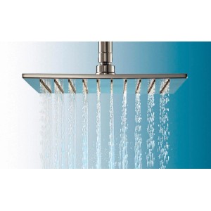 Quadratische, verchromte Schulte Kopfbrause 30x30 cm mit Wasserstrahl.