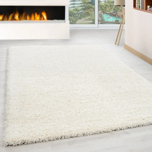 Cremefarbener Ayyildiz Hochflorteppich Life 1500 (160x230 cm) im Wohnzimmer.