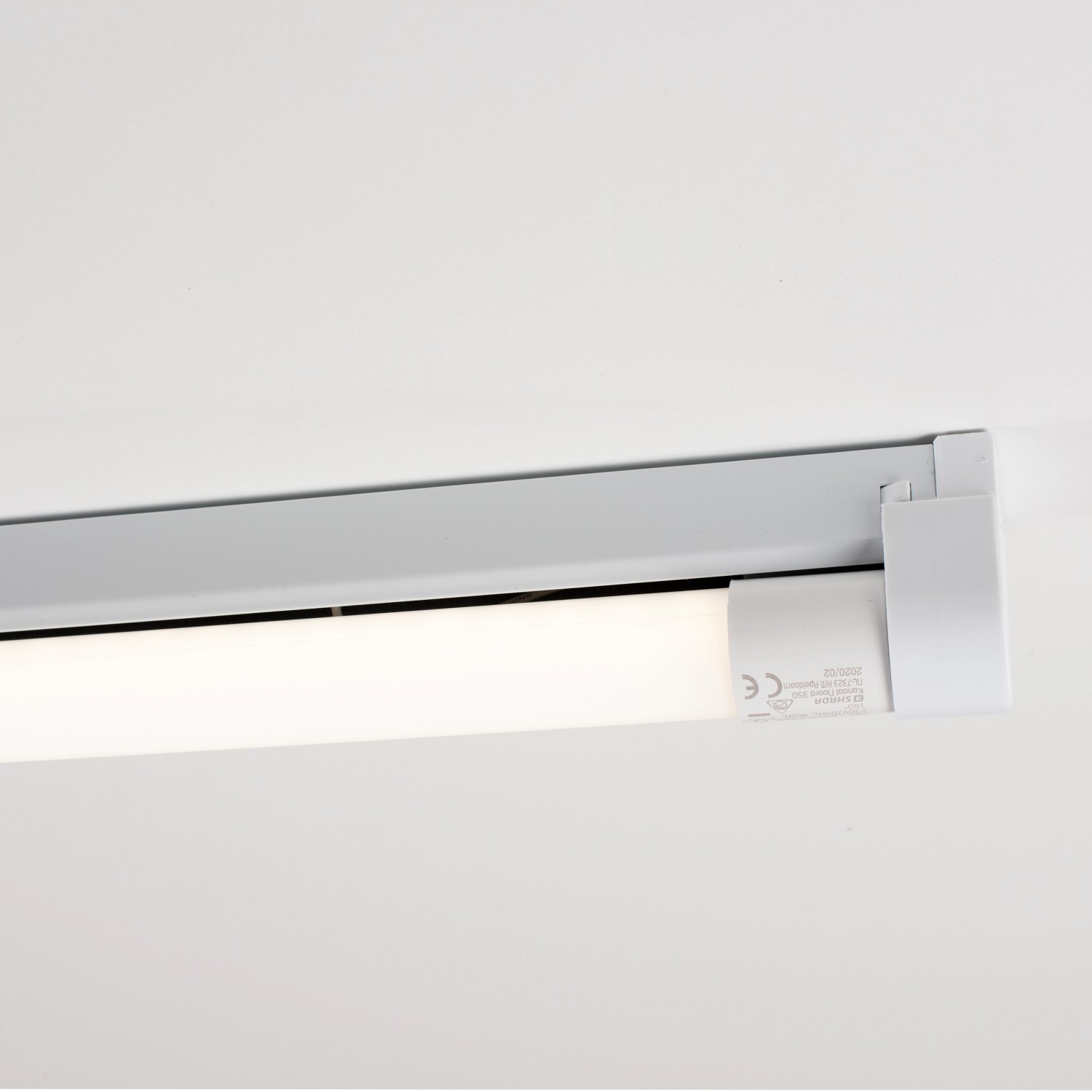 Graue LED-Unterbauleuchte, 150 cm, 24 W, neutralweißes Licht für Arbeitsplatz, Garage oder Keller.