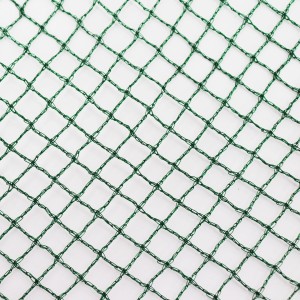 Detailaufnahme des grünen Aquagart Teichnetzes, engmaschiges Laubnetz.