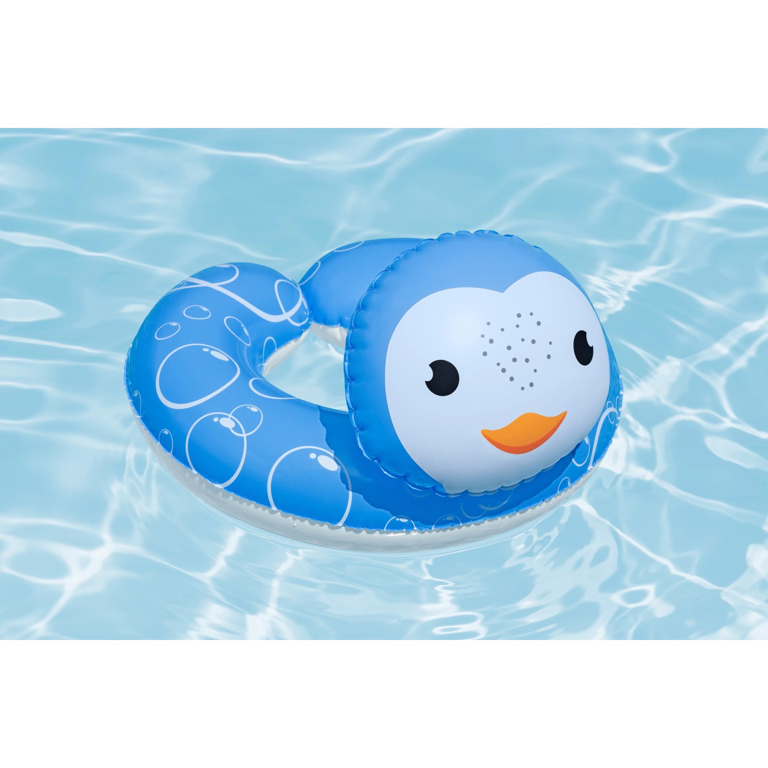 Blauer Bestway Schwimmring als Pinguin für Kinder ab 2 Jahren im Wasser.