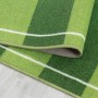 Grüner Ayyildiz Kinderteppich Play 2911 (160x230 cm) mit Schachmuster und weißer Linie.
