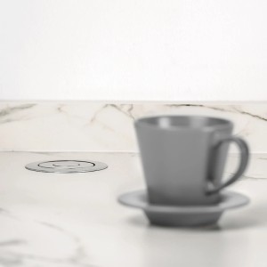 Emuca Abnehmbarer Multistecker Vertikal 3 X Schuko-Stecker 1 X USB Typ A 1 X USB Typ C Kunststoff und Aluminium Metallic Grau