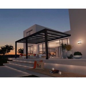 Moderne Palram Canopia Terrassenüberdachung Stockholm 3,4x6,6m am Haus mit Sitzbereich.