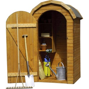 Promadino Geräteschrank Roma aus Kiefernholz mit geöffneter Tür und Gartengeräten.