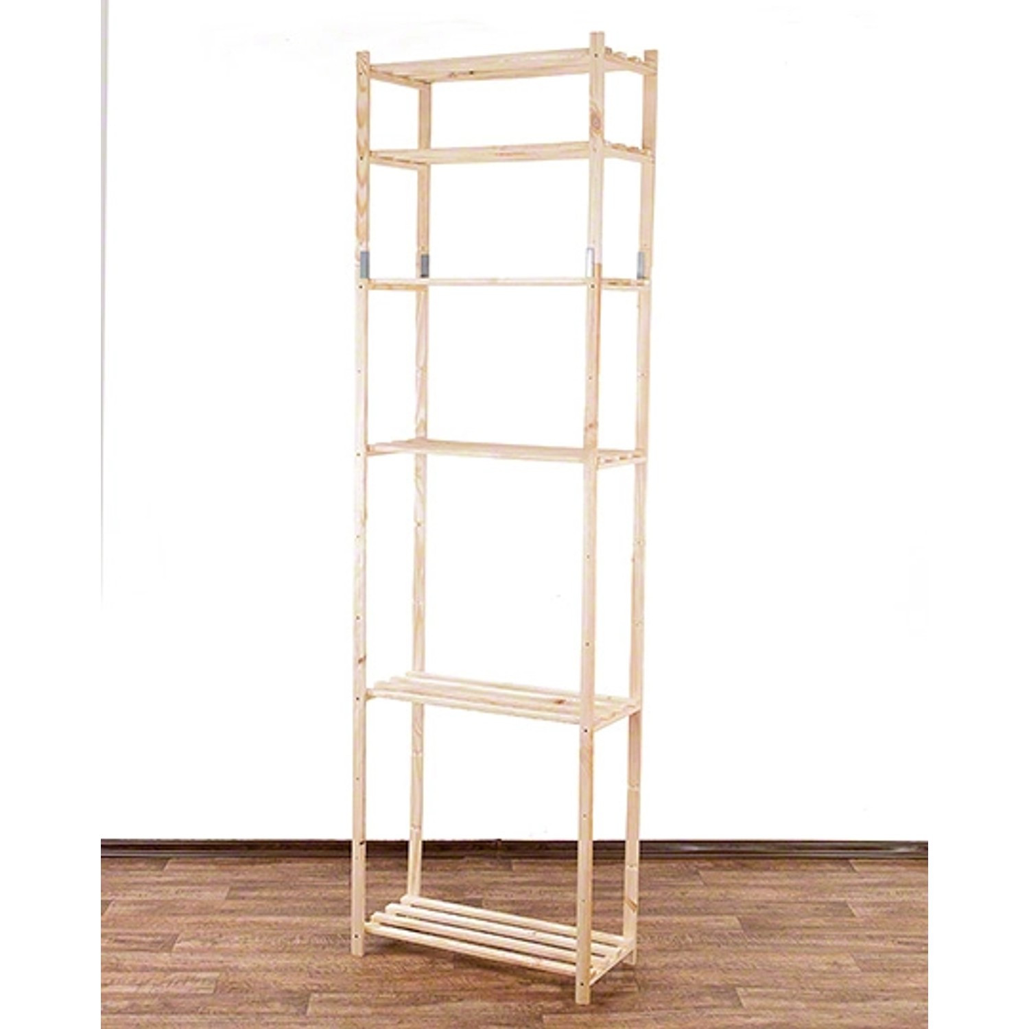 Hohes, schmales Holzregal Timbercraft aus Kiefernholz mit 6 Fachböden. Naturholzoptik.