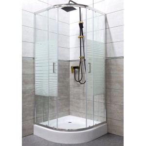 Kerra Runddusche Madera STR 90x90cm mit Duschwanne. Viertelkreis-Duschkabine mit gestreiftem Glas, Schiebetüren, Chromprofilen.