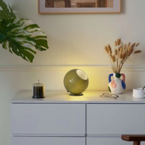 Grüne Retro Tischleuchte Mabel von QAZQA, eine stilvolle Innenleuchte mit Glasdesign.