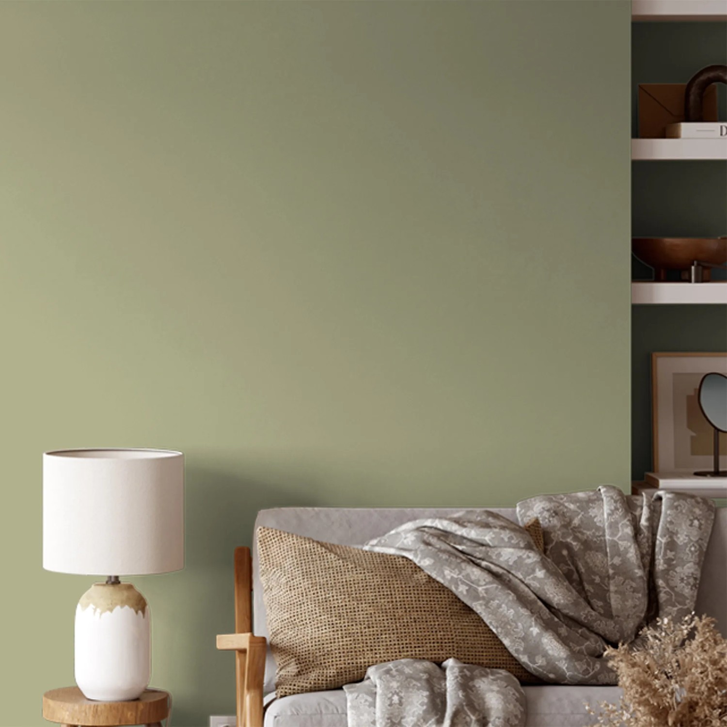 Wohnraum mit Wand in V&CO Premium-Innenfarbe Grün (Weidenbaum).