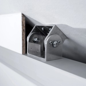 Detailaufnahme: Kniestock-Bausatz mit Beschlag und Blende (2000 mm) für Glastüren und Schiebetüren.