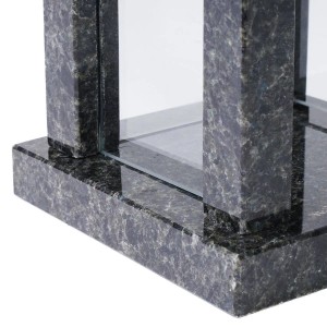 Polierte KOKA Grablampe aus dunklem Granit Blue Night mit Glas. Ideal für Grabkerzen.