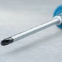 Detailaufnahme: Bosch Professional Schraubendreher-Set, 6-teilig, mit blauem Griff.