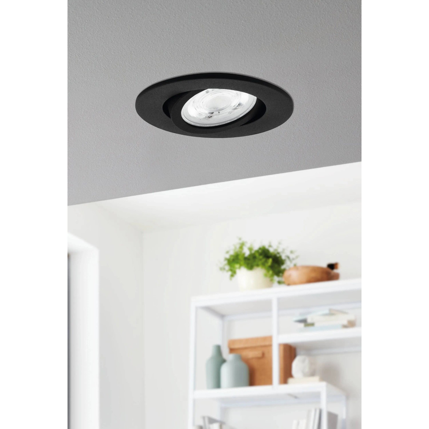 Schwarze Eglo LED Einbauleuchte Saliceto-Z, 5W, im modernen Wohnraum.