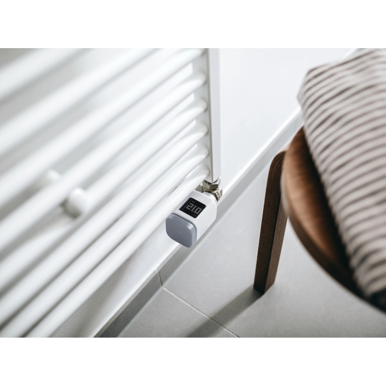 Bosch Smart Home Heizkörperthermostat II am Heizkörper. Smart Home Raumklima.