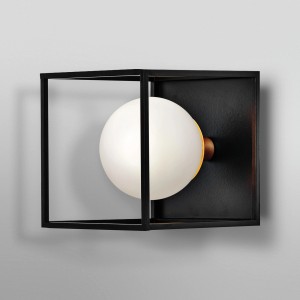 Moderne Ledvance Bad-Wandleuchte Decor Square, schwarz, mit runder G9-Lampe in einem quadratischen Rahmen.