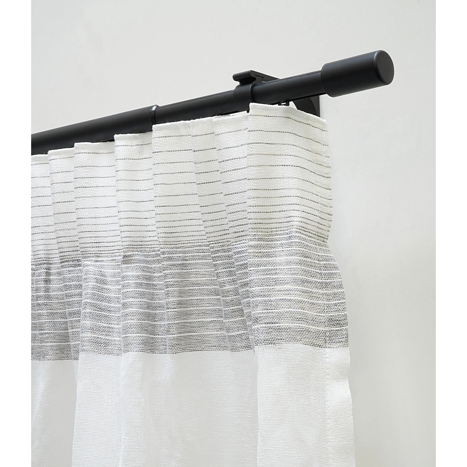 Gardinia Gardinenstangen-Set Thasos, ausziehbar, 190-360 cm, schwarz, mit Vorhang.
