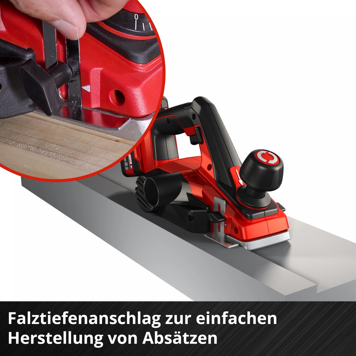 Einhell Akku-Hobel TE-PL 18/82 Li Solo beim Hobeln mit Falztiefenanschlag.