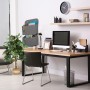Grauer Relaxdays Hängeorganizer mit 2 Fächern an einer Wand im Arbeitszimmer.