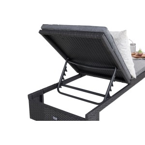 Detailansicht der schwarzen ebuy24 London Sonnenliege mit verstellbarer Rückenlehne und grauem Kissen.