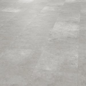 Verlegte, graue Bodenfliesen Steingut Zcement pearl, matte Oberfläche, 60x30 cm.