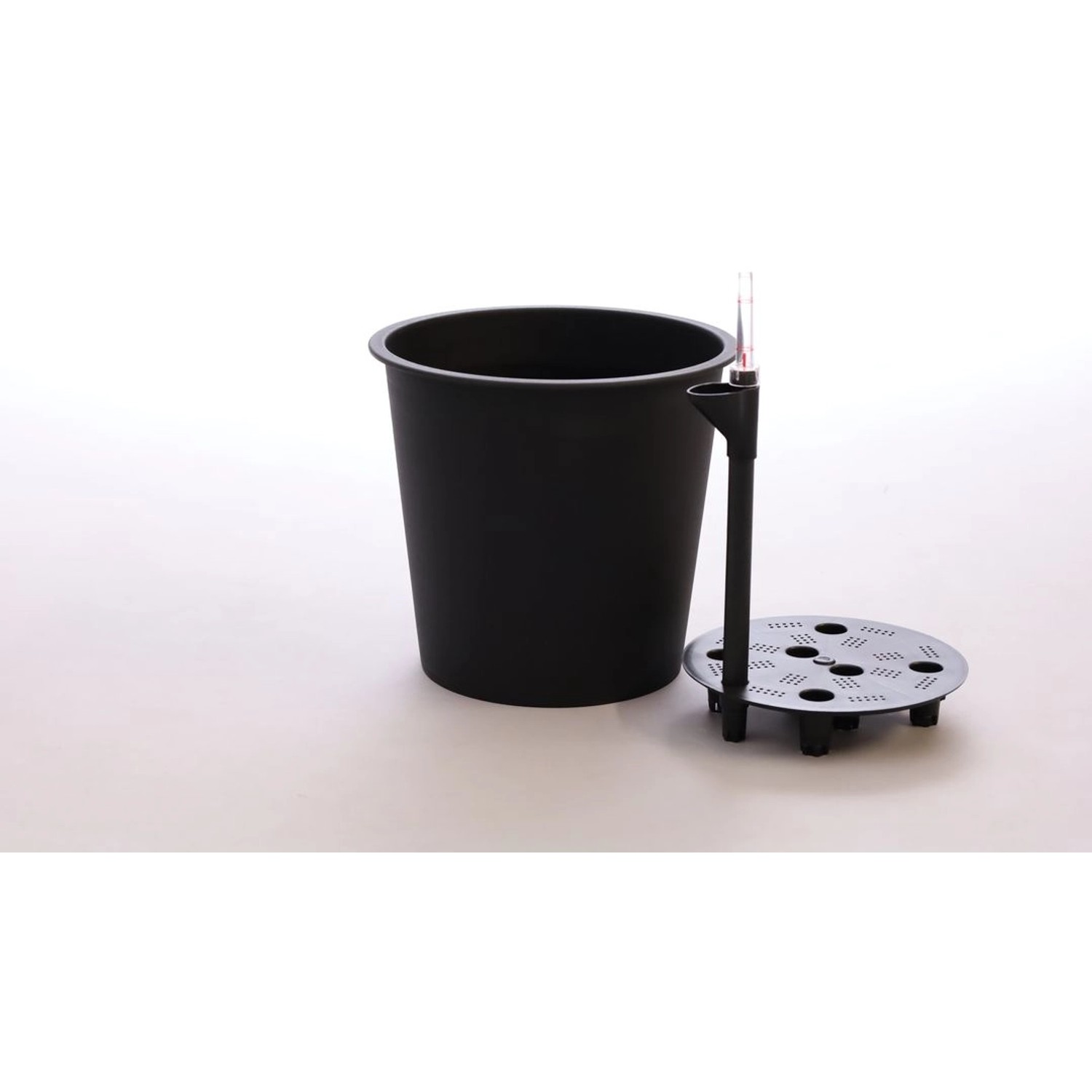 Schwarzer, runder Pflanzkübel mit Bewässerungssystem und Einsatz. Ideal für Innen- und Außenbereich.