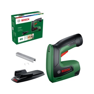 Grüner Bosch Akku-Tacker Tweo mit 4V Akku, USB-C Ladezubehör und Klammern, daneben die Produktverpackung.