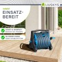 Juskys Schlauchtrommel Basic mit blauem 30m Wasserschlauch auf Holzterrasse.