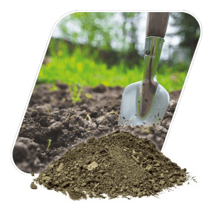 Galamio Bodensubstrat: Kultursubstrat mit Schaufel im Garten, ideal für Beete und Bepflanzung.