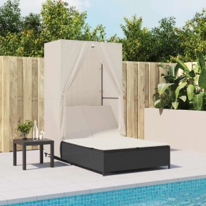 Schwarze Doppel-Sonnenliege mit Dach und Vorhängen aus Polyrattan für den Garten.
