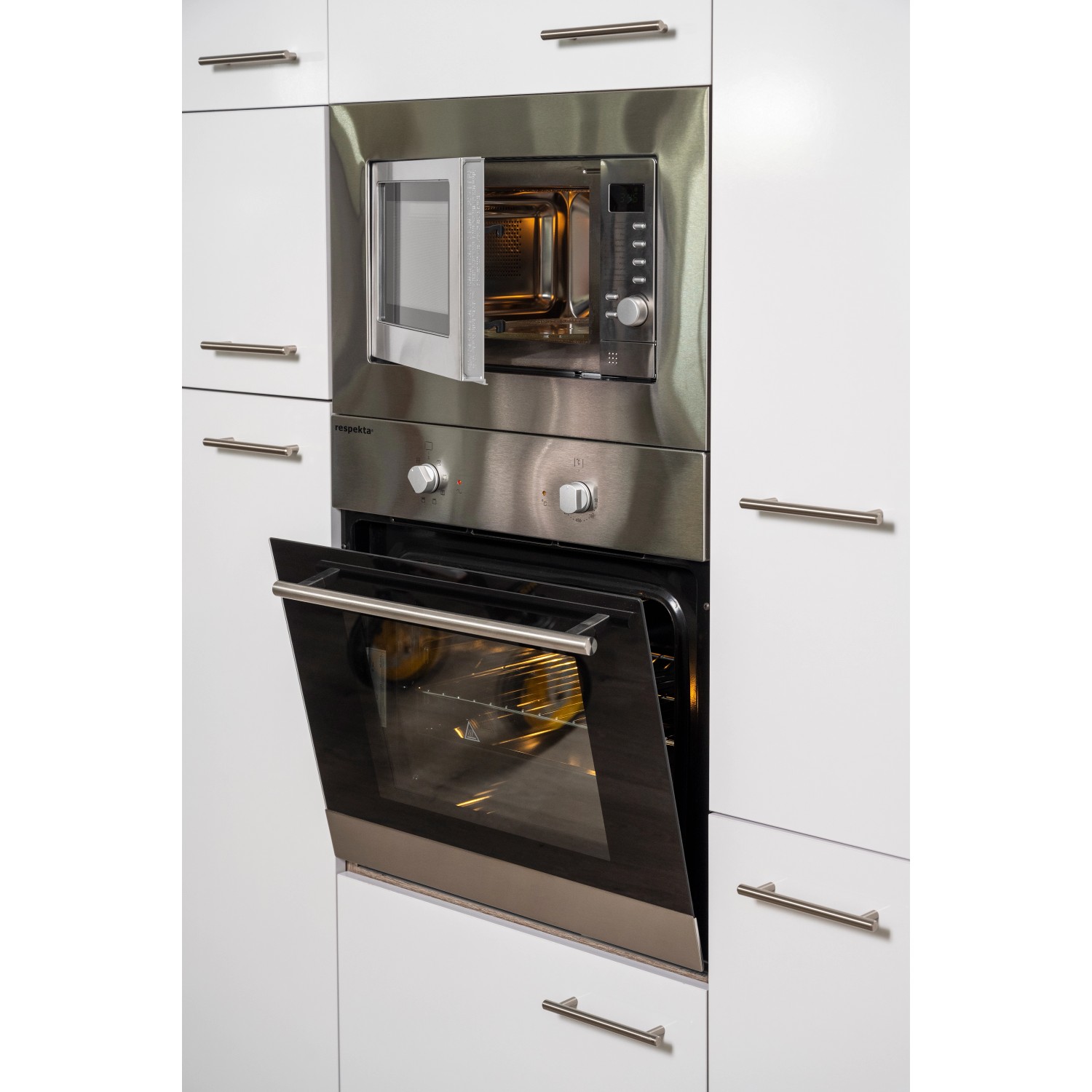 Respekta Winkelküche mit Backofen und Mikrowelle in Weiß und Eiche York Nachbildung.