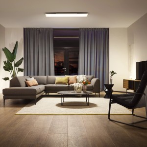 Rechteckige Philips Hue Aurelle LED Deckenleuchte White Ambiance (120x30cm) im Wohnraum.