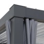 Graue Sunjoy Vorhänge für Matterhorn Multi-Pergola (306x306 cm) an einer Terrassenüberdachung.