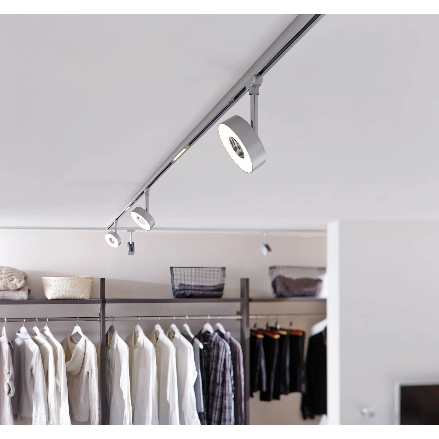 Paulmann Urail LED Schienenspot Circle, chrom matt, an Schienensystem im Raum.