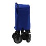 Zusammengefalteter, blauer Bollerwagen AB110 von Axi mit Rädern und Tragetasche.