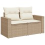 Beige 6-tlg. Garten-Sofagarnitur aus Rattan mit cremeweißen Kissen.