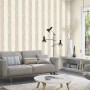 Wohnraum mit Rasch Vliestapete Tapetenwechsel II 608960, Streifen in Creme und Grau.