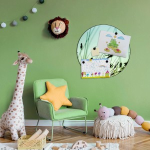 Runde, schwarze Magnettafel (47cm) mit Gräser-Motiv als Wanddeko im Kinderzimmer.