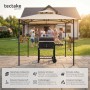 Sandfarbener Grillpavillon mit Doppeldach, Grill, Ablagen und Gästen im Garten.