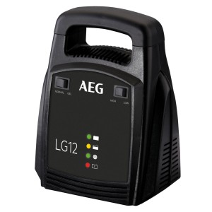 Schwarzes AEG LG 12 Ladegerät für Autobatterien mit Tragegriff und LED-Anzeige.
