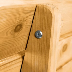 Detailaufnahme: Honigbraunes Wilk Gartenmöbel-Set Robusto, Holzstruktur und Schraube sichtbar.