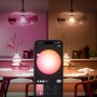 Philips Hue E27 Lampe 2er Set mit App-Steuerung, verschiedene Lichtszenen im Raum.