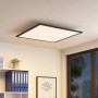 Schwarzes Lindby LED Panel Nelios, eine moderne, quadratische Wohnzimmerleuchte aus Aluminium.