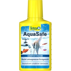 Tetra AquaSafe Wasseraufbereiter 100ml im gelben Behälter mit Fischen und Wasserhahn auf dem Etikett.