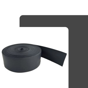 Schwarzes Dalsys Fugenband aus Weich-PVC, 50m x 60mm, als Dichtband für Bauabdichtungen.