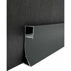 Schwarze Colortree LED Sockelleiste aus Aluminium zur Wand- und Deckenmontage.