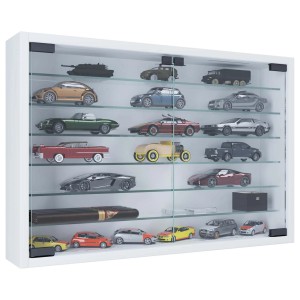 Wandhängende, weiße Glasvitrine MandosaXL mit 2 Glastüren und mehreren Modellautos.