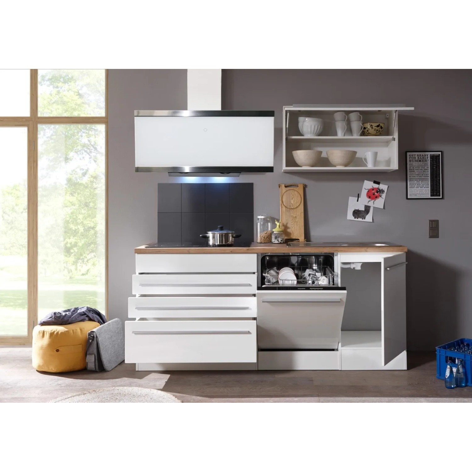 Respekta Premium Küchenzeile 320 cm in Weiß Hochglanz mit E-Geräten.