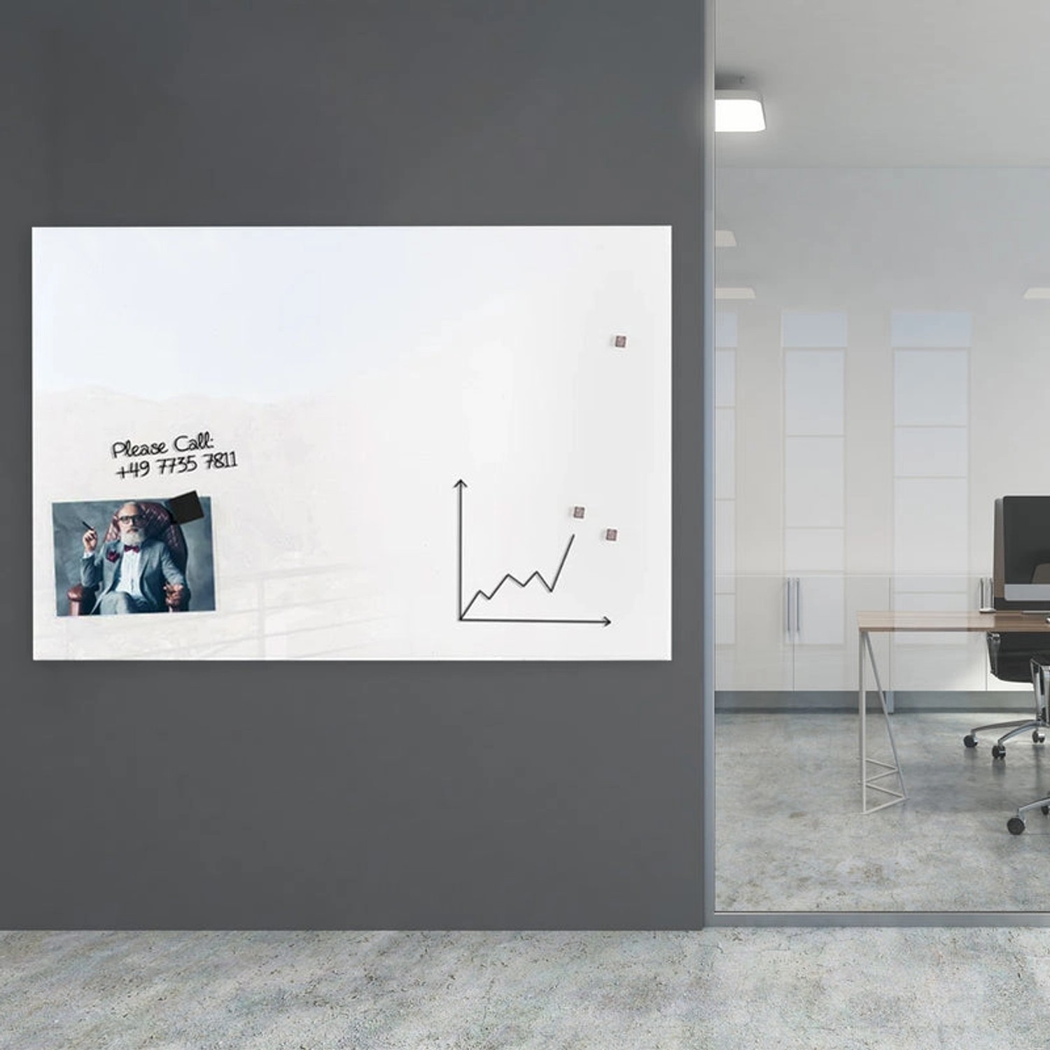 KARAT Glas Whiteboard Lissabon, 45x30 cm, mit Notizen und Grafik im Büro.