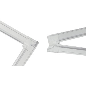 Detailansicht: Weißer Insektenschutz Teleskop-Fensterrahmen, klappbar, Eckverbindungen.