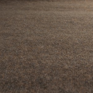 Nahaufnahme: Braun gerippter Primaflor Rips Malta Teppichboden als Meterware.